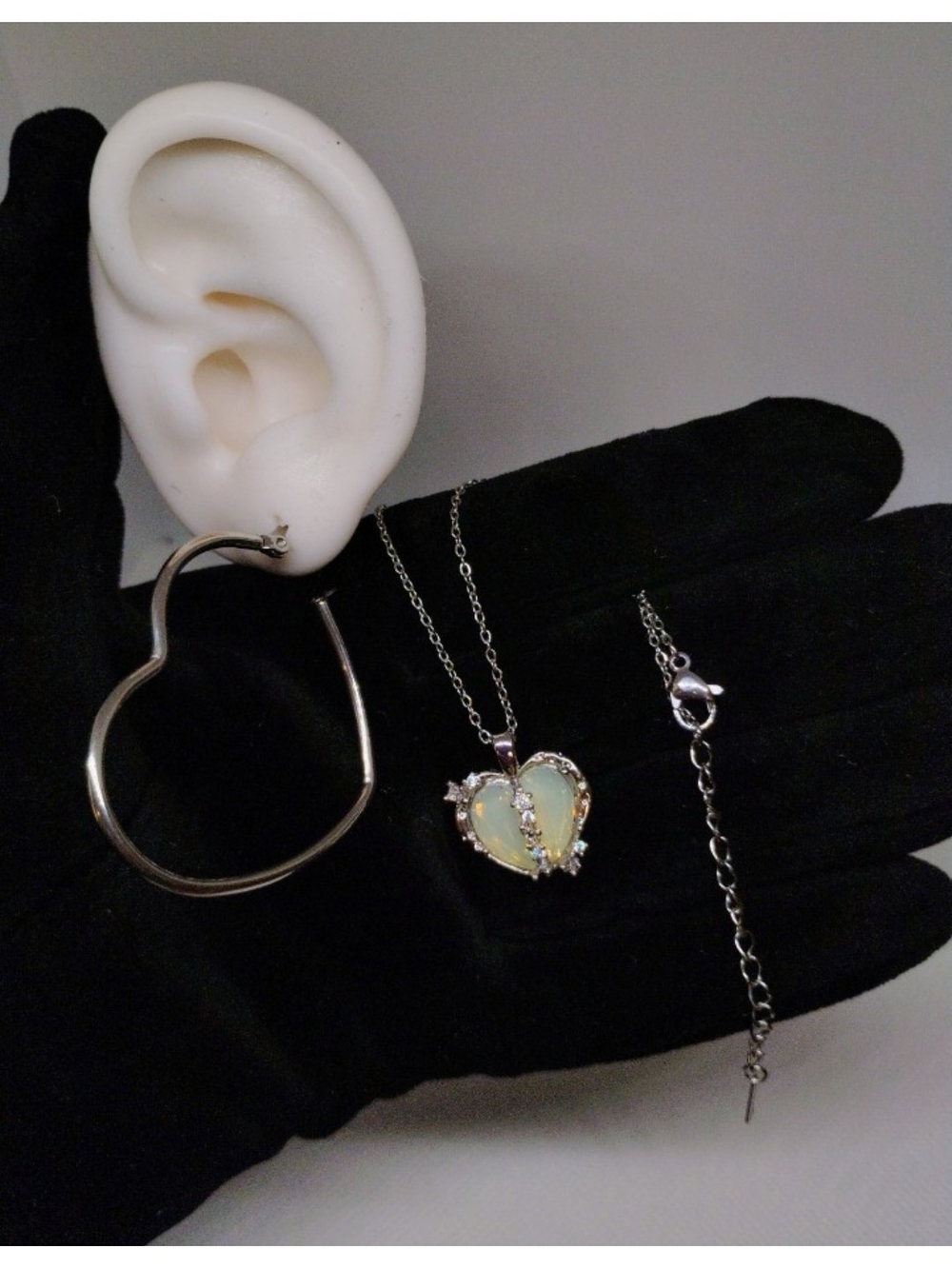 Green heart reflective necklace in stainless steel